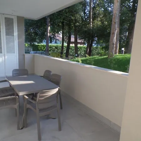 And Sunny With Balcony In Apartment *