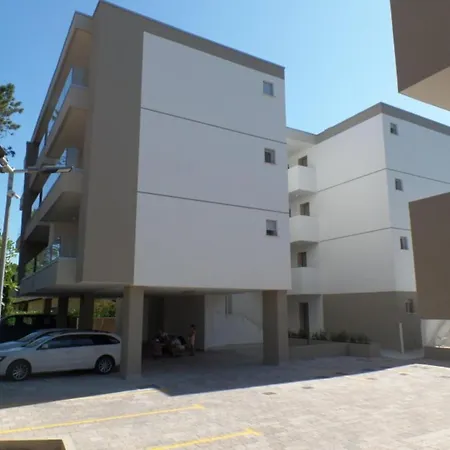 And Sunny With Balcony In Apartment *
