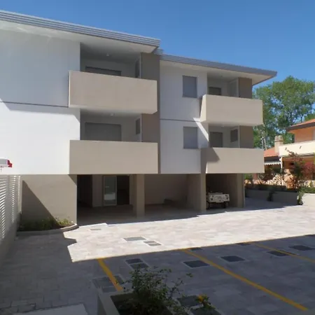 And Sunny With Balcony In Bibione